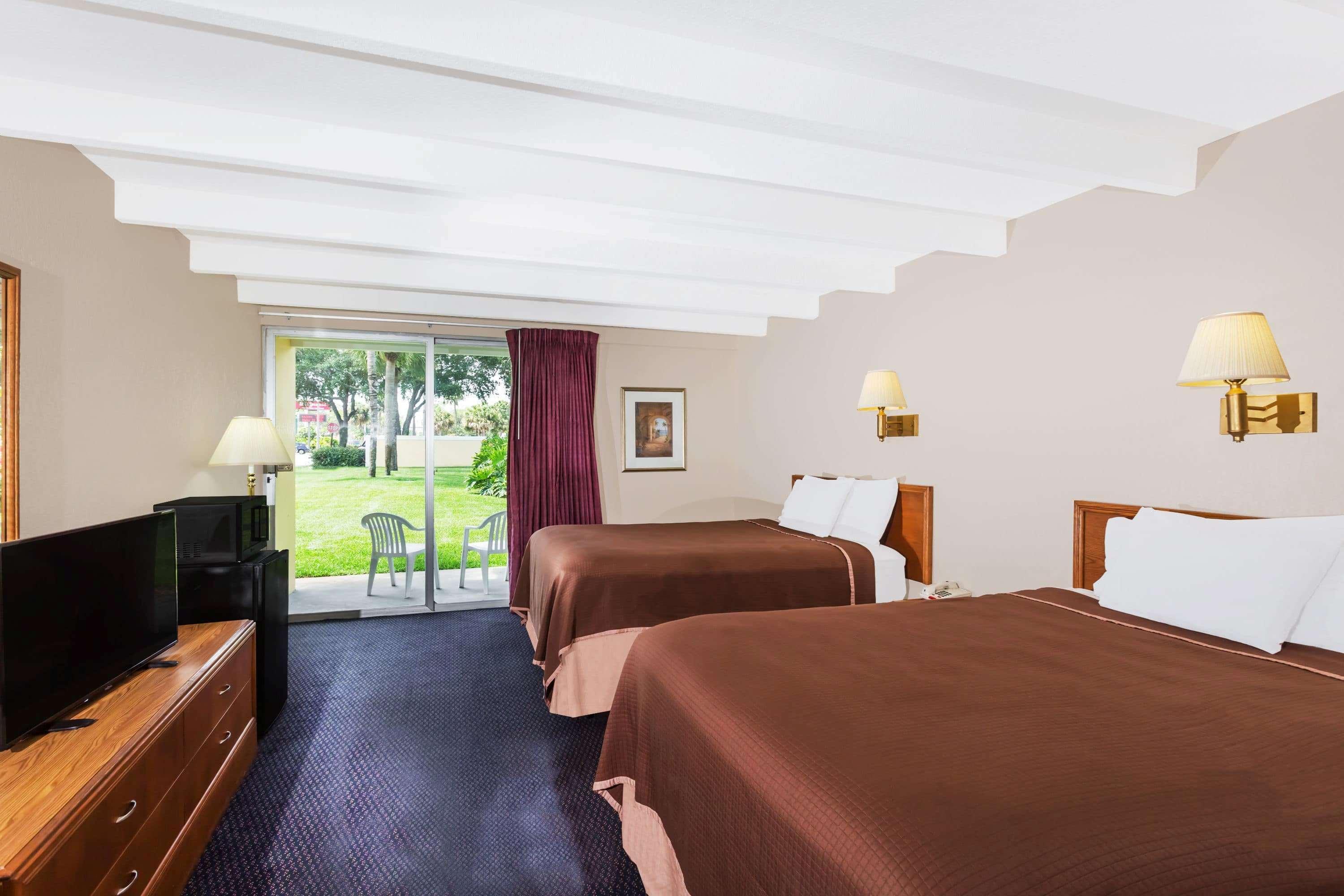 Howard Johnson By Wyndham Vero Beach / Downtown Buitenkant foto