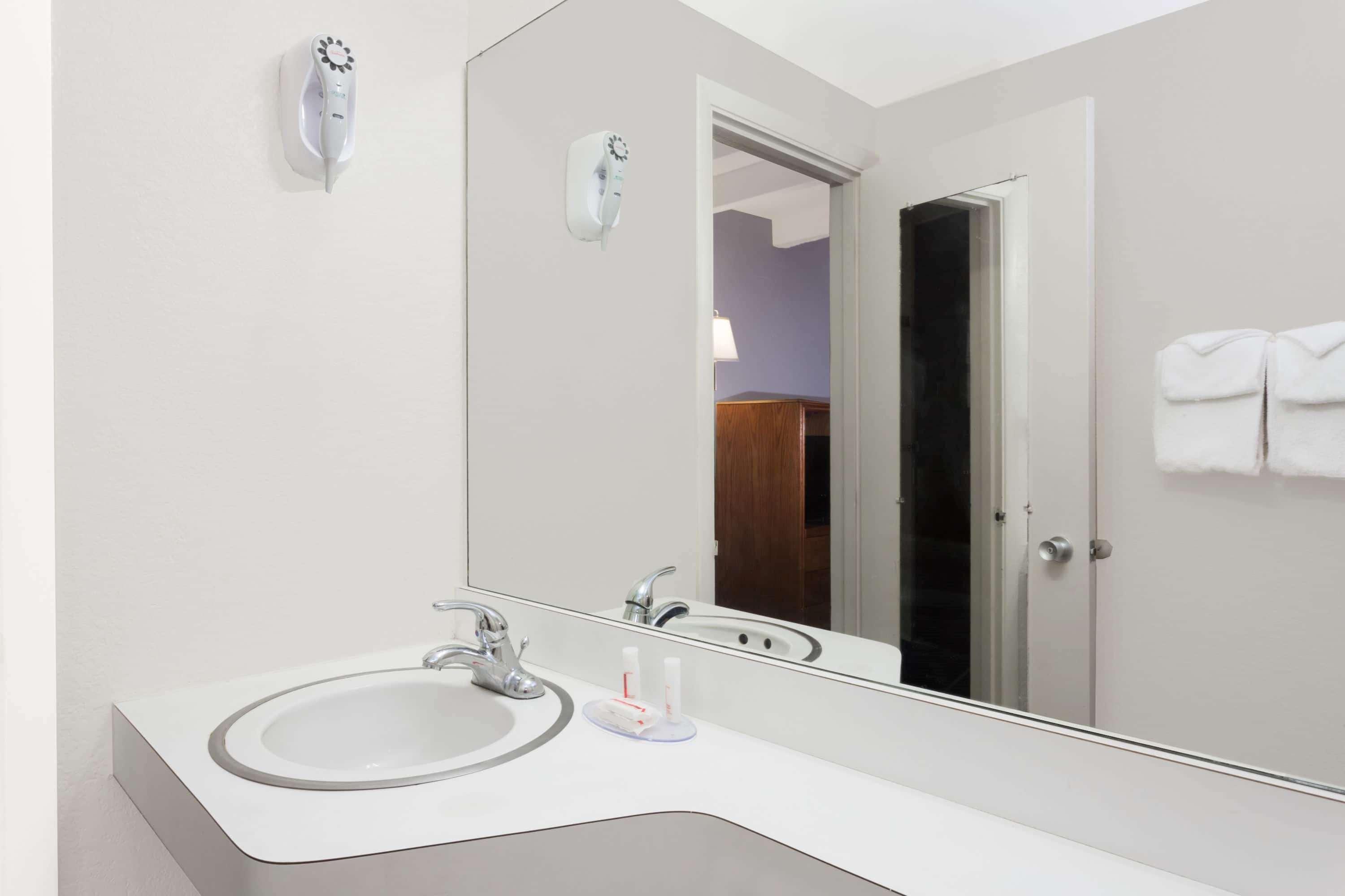 Howard Johnson By Wyndham Vero Beach / Downtown Buitenkant foto