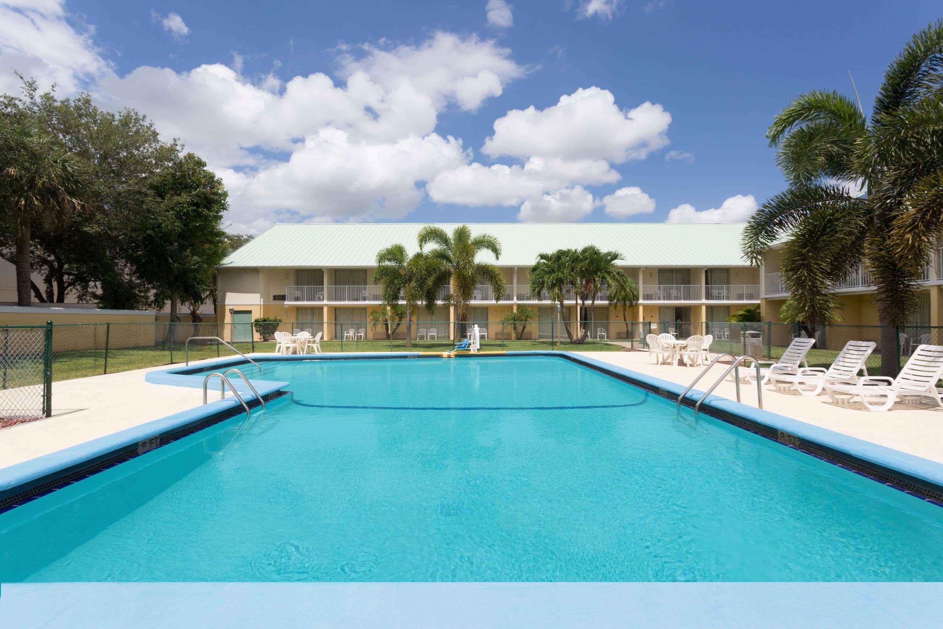Howard Johnson By Wyndham Vero Beach / Downtown Buitenkant foto