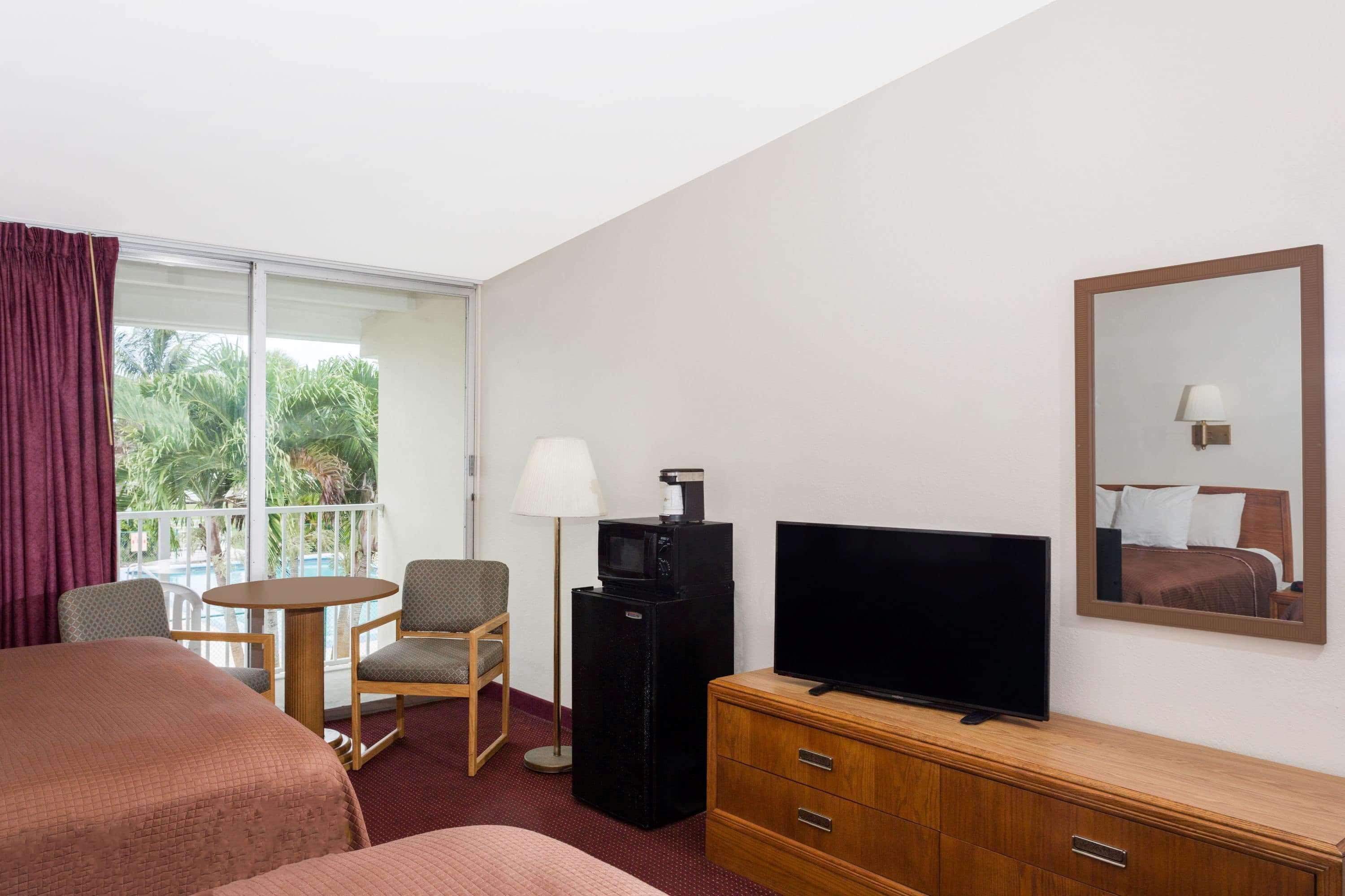 Howard Johnson By Wyndham Vero Beach / Downtown Buitenkant foto