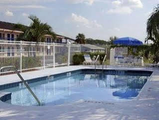 Howard Johnson By Wyndham Vero Beach / Downtown Buitenkant foto